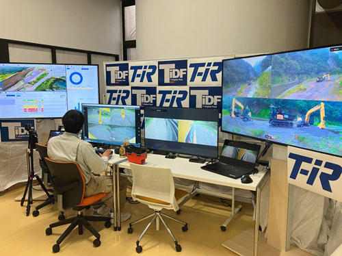 写真1 遠隔操作拠点の様子