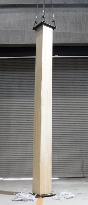 写真1 表面木仕上げの柱部材（外径270mm）