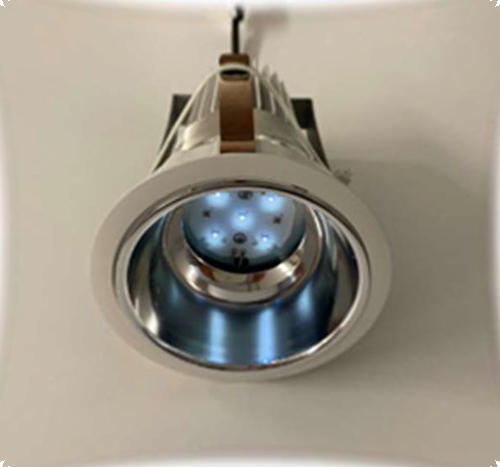 写真5「T-LED DUV Light」外観