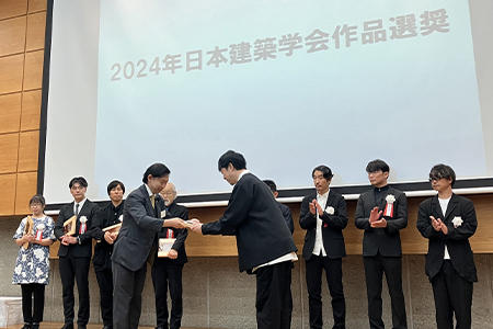 5月30日に行われた贈呈式の様子