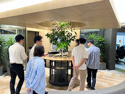 グリーン・リニューアルZEBの見学の様子(横浜支店)