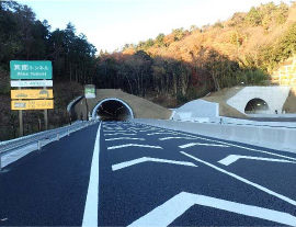 トンネル坑口の写真