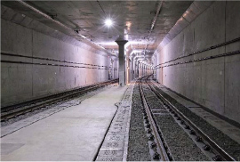 鉄道トンネル内の写真